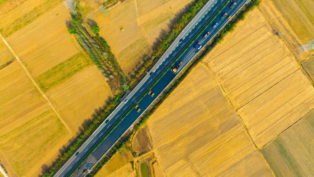 揚民族自信！徐工成套瀝青路面裝備助力家鄉(xiāng)高速建設！