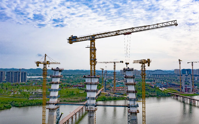助力涪江兩岸“雙向奔赴”，徐工群塔顯身手！