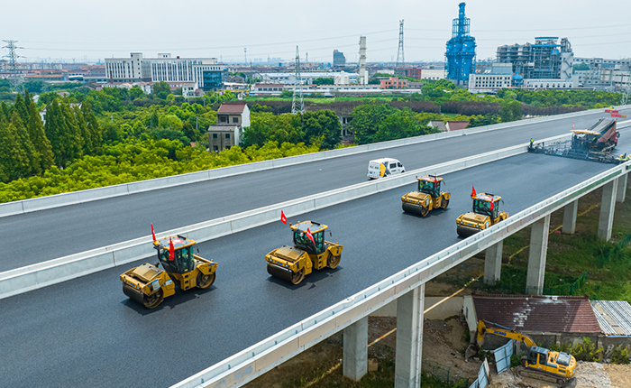 揭秘！常泰長江大橋如何實現(xiàn)超寬橋面“一鍵鋪平”？