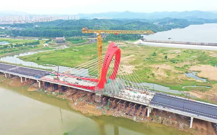 提前55天合龍！徐工XGT2230-100S編織“紅色搖籃”