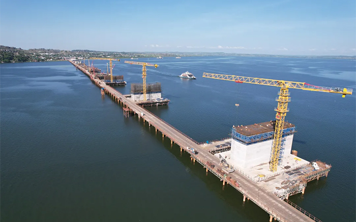 3200米超級工程！徐工塔機助建東非第一長橋