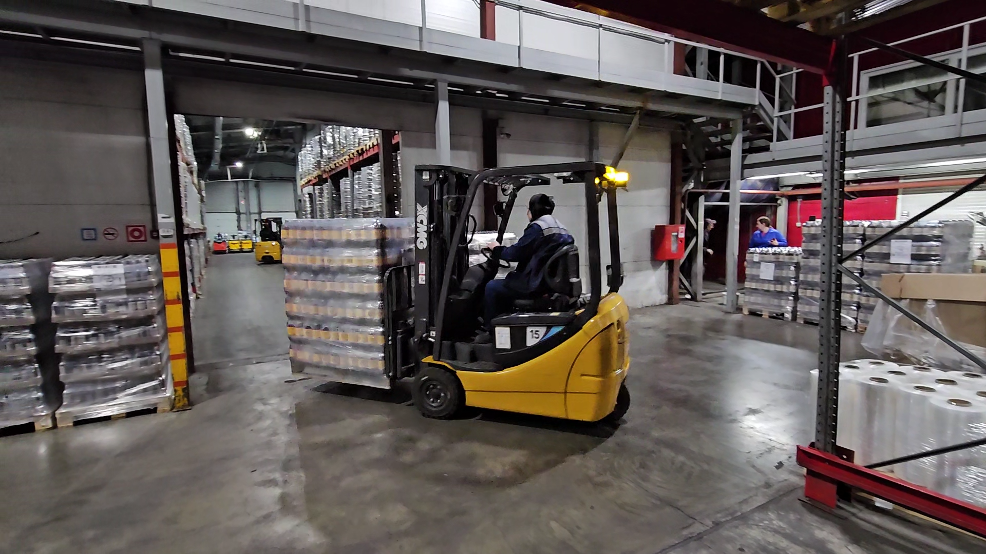 狹小空間搬運利器！徐工三支點平衡重叉車