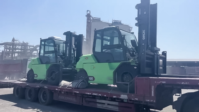 從室內到室外，24小時不停歇！徐工孔雀叉車扎根新疆鋼材廠