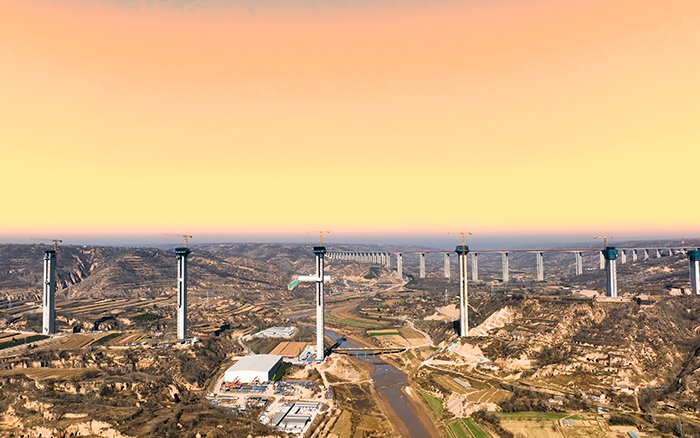 群塔架飛虹 徐工金征戰黃土高原