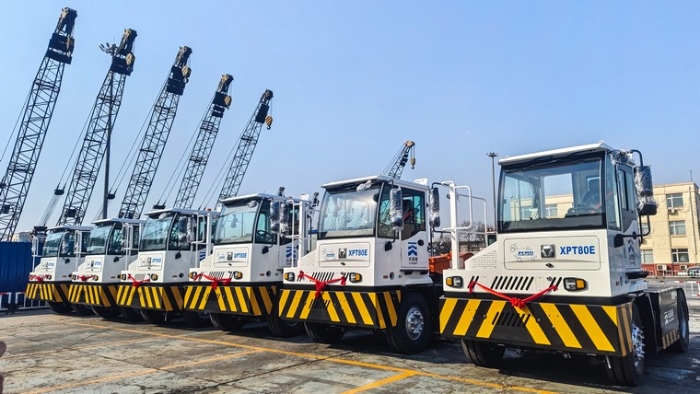 新車交付忙！徐工新能源重載牽引車以多維優(yōu)勢賦能大宗貨物智慧轉運