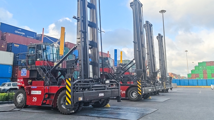 逐綠向新，東方大港涌動“徐工純電力量”！