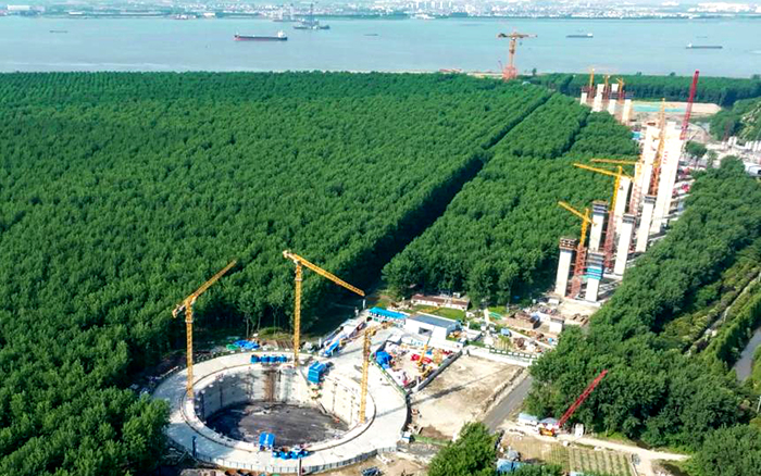 提前1個月！徐工金助力世界最大跨度橋梁錨碇封底