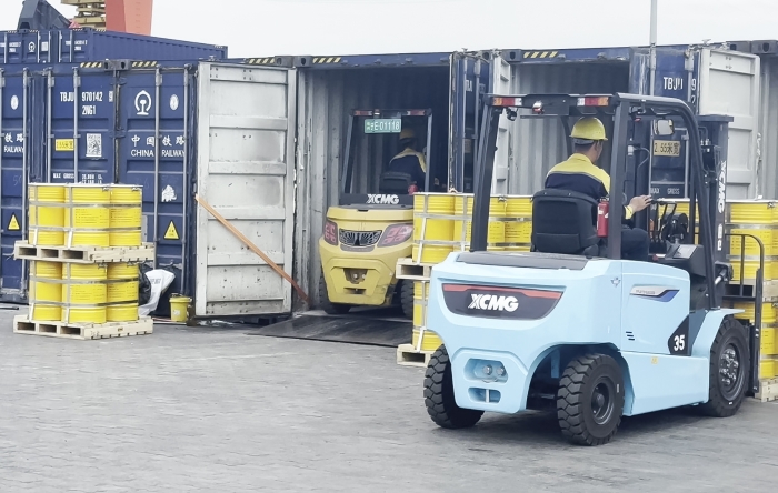 徐工雙系列叉車硬核助力！寧夏鐵路貨運站跑出高效運輸加速度
