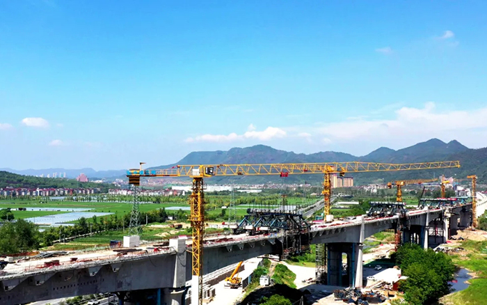 凌空起舞，飛跨南北！徐工群塔助建浙江“詩畫走廊”