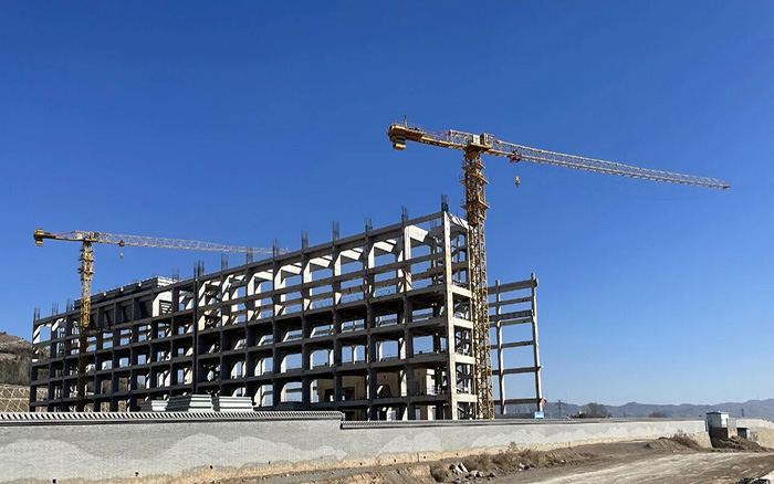 助力雙碳  徐工塔機賦能低熱值煤發(fā)電項目